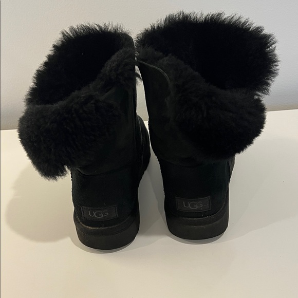 UGG MINI Bailey Button II BLACK water resistant boots size 8 - Picture 3 of 6